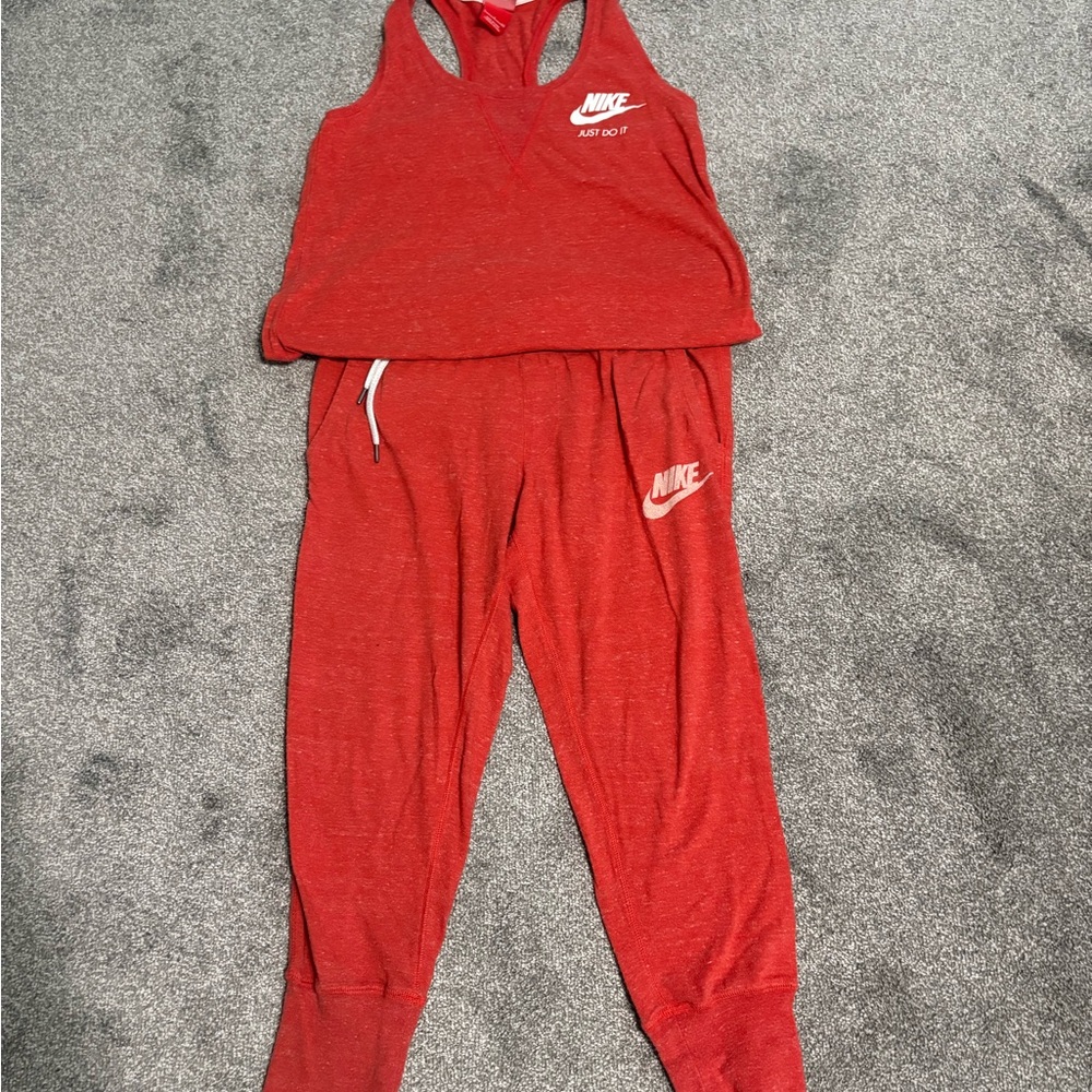 Nike women’s set (hoodie, joggers and tank)